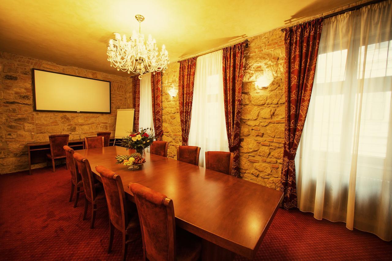 Hotel Rous بلزن المظهر الخارجي الصورة