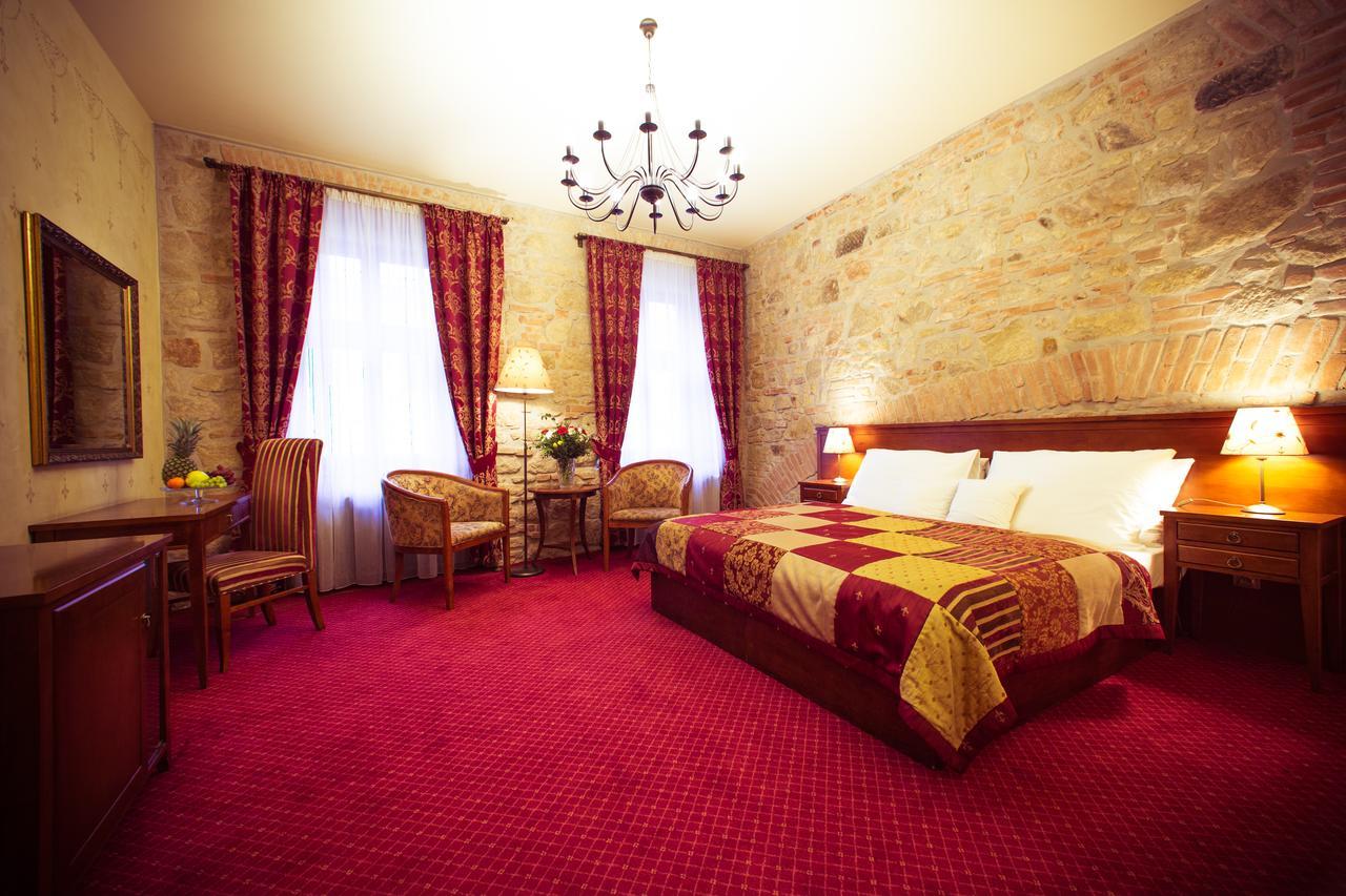 Hotel Rous بلزن المظهر الخارجي الصورة